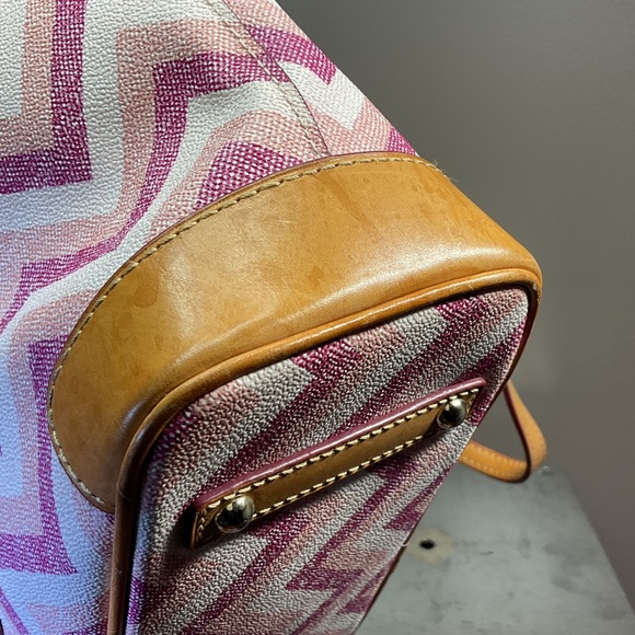 Dooney & Bourke pink chevron tote bag - Picture 10 of 13